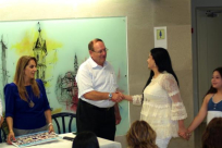  بالصور: البلدية تُكرّم السيدة "نعومي شعار" لامتيازها في دورة السلطات المحلية